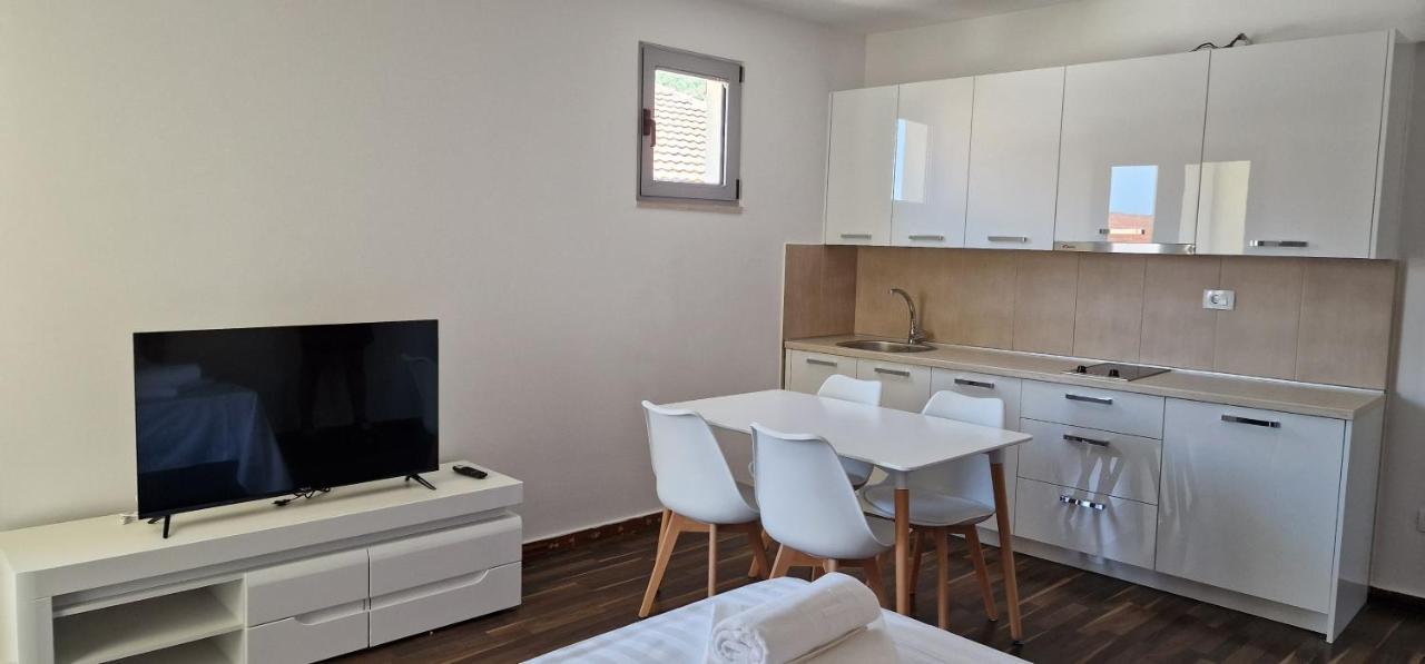 Apartment Nini Rafailovici