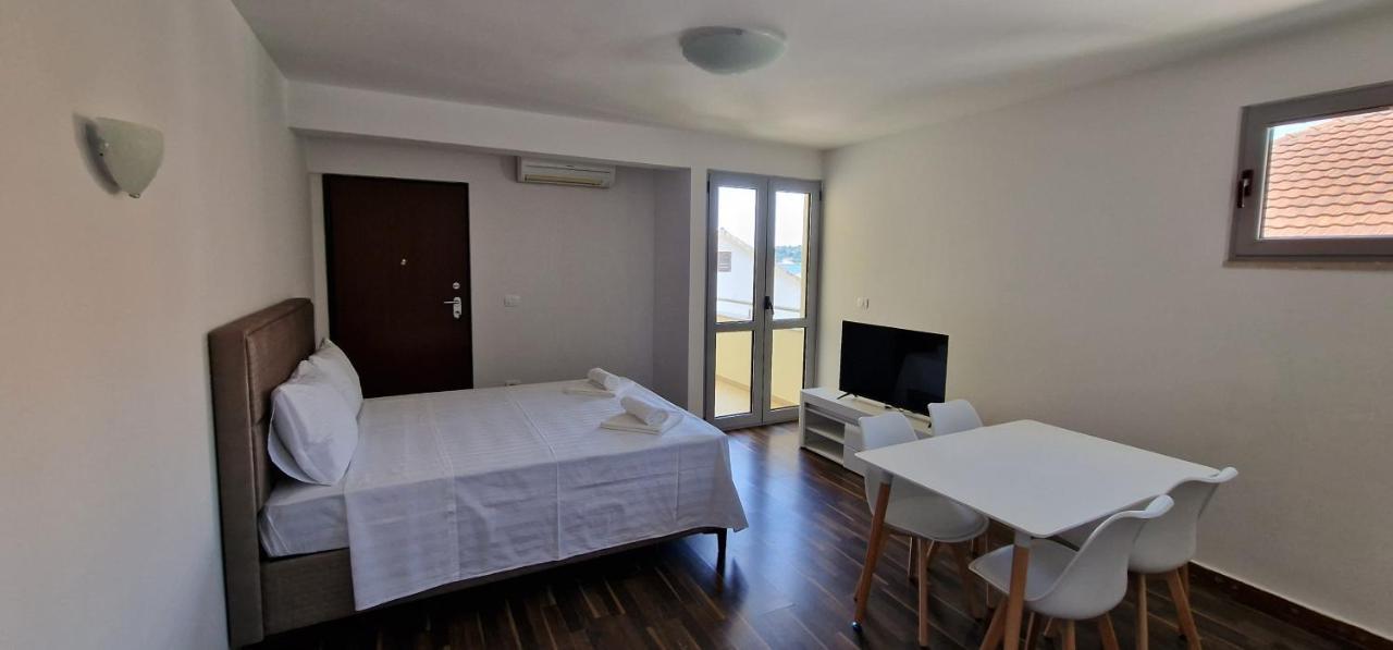 Nini Apartment